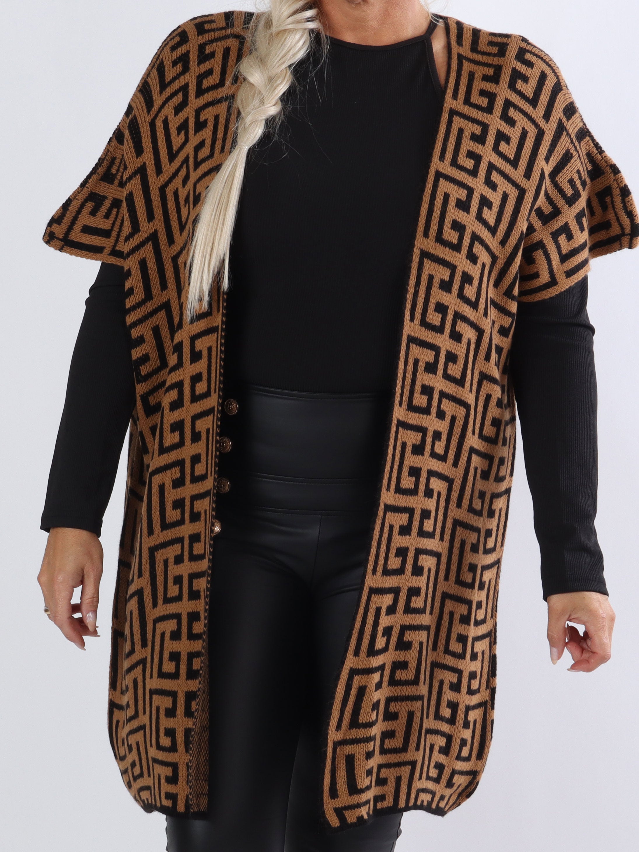 Tilly Pattern - Plus size stickad kofta utan ärmar